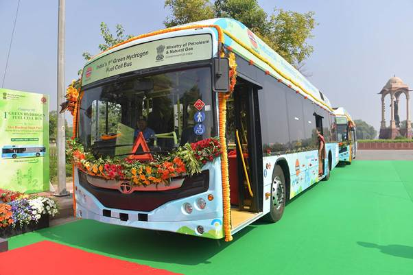 Flags Off India’s First Green Hydrogen Fuel Cell Bus At Kartavya Path