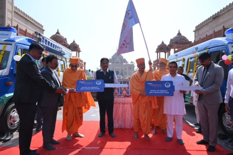 Aster Volunteers & BAPS Mobile Medical Services launch 2 units at BAPS Swaminarayan Akshardham Temple, Gandhinagar to provide care for the marginalized communities